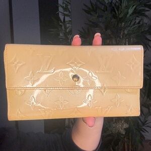 Louis Vuitton Vernis Sarah leather wallet